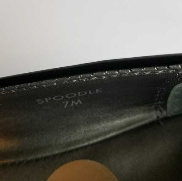 Tahari Black Patent Leather Ballet Flats with Bows - Picture 6 of 7